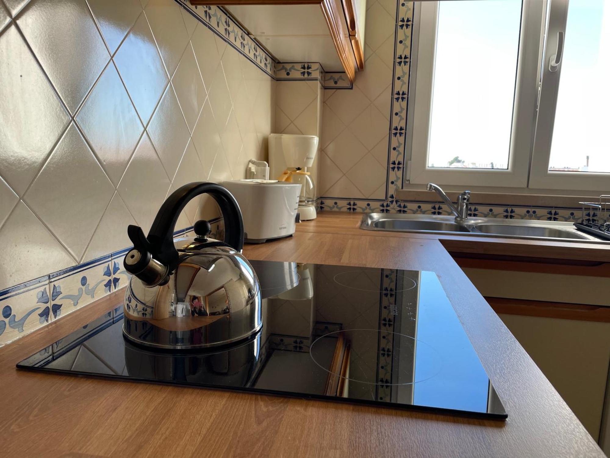 Title E Title - Oura Appartement